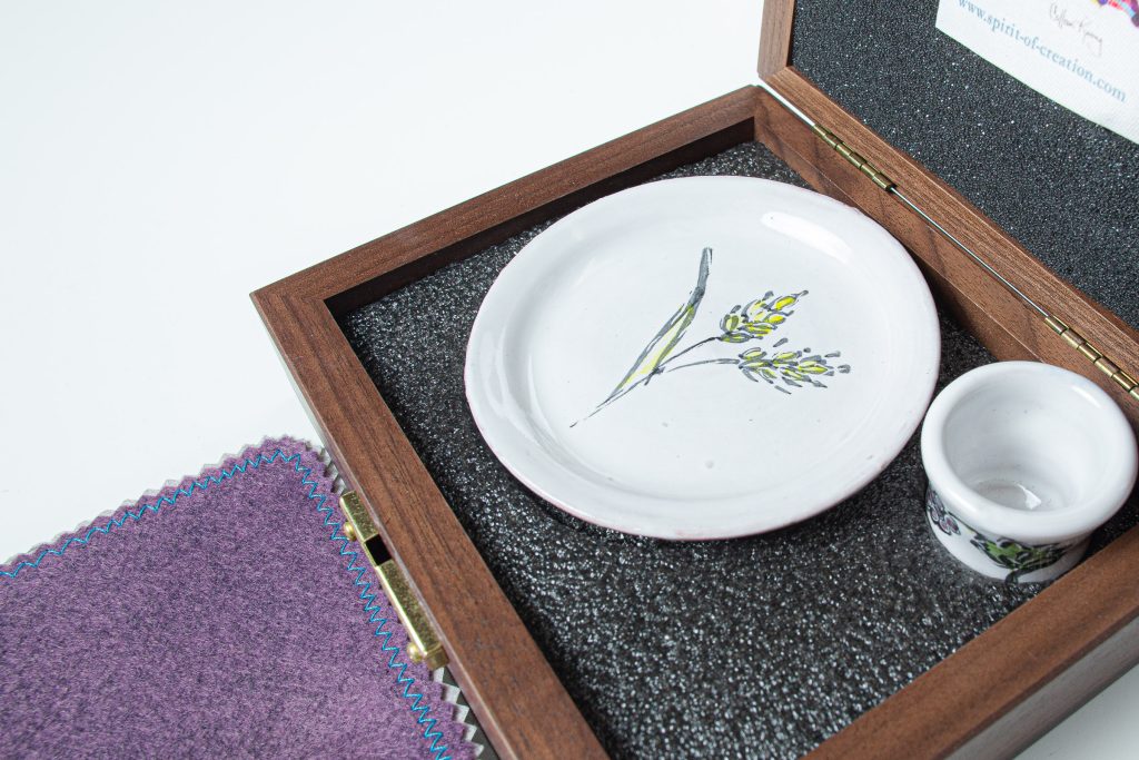 Ceramic Portable Deluxe Communion Set Organist Set Grapes and Wheat
